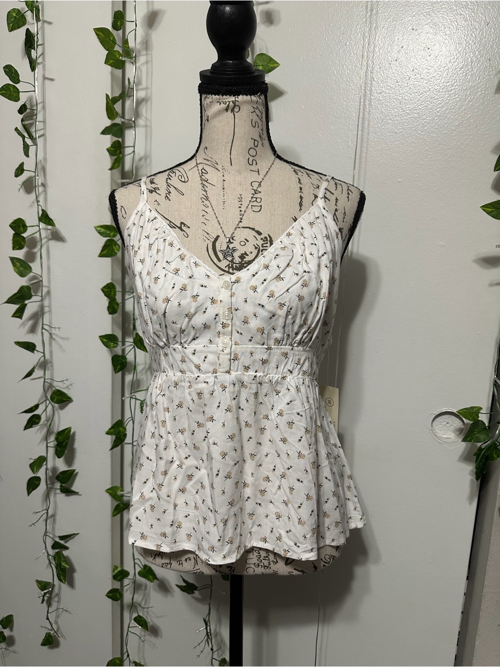 No Boundaries White Floral Button-Front Cami